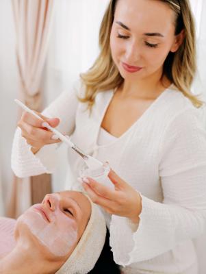 Authentische brandingfotos für Kosmetikerin im Beauty Studio