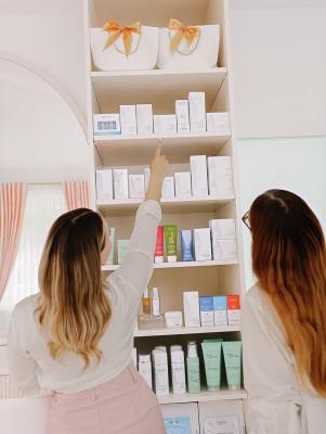 Authentische brandingfotos für Kosmetikerin im Beauty Studio