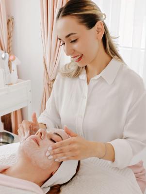 Authentische brandingfotos für Kosmetikerin im Beauty Studio