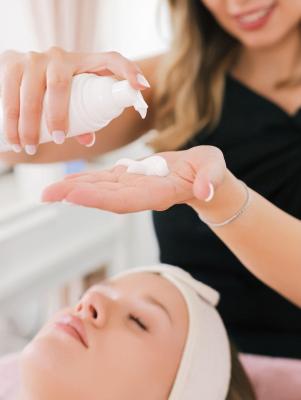Authentische brandingfotos für Kosmetikerin im Beauty Studio