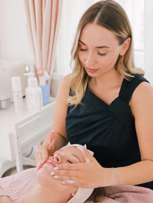 Authentische brandingfotos für Kosmetikerin im Beauty Studio