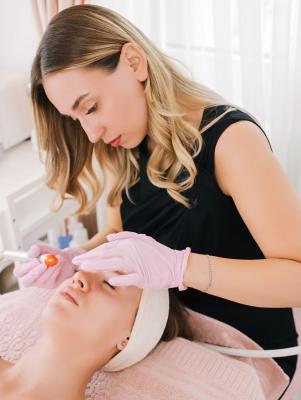 Authentische brandingfotos für Kosmetikerin im Beauty Studio